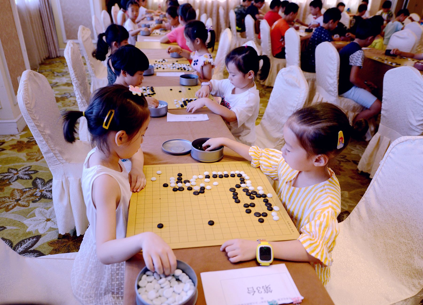 奉化围棋少年强势来袭,方格之间演绎“黑白”人生!